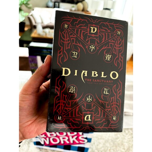 Diablo: The Sanctuary Tarot Deck and Guidebook - Picture 2 of 12